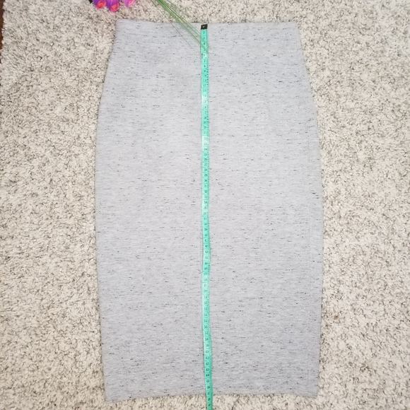 Aritzia Wilfred grey pencil skirt size M - Picture 3 of 5